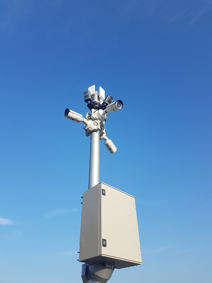 Cameramast met meerdere cameras