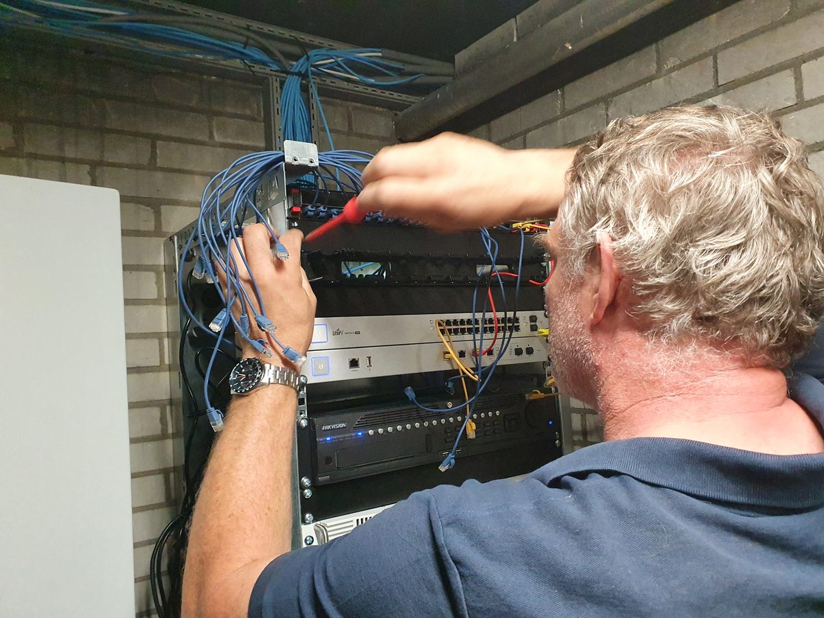 Monteur aan het werk