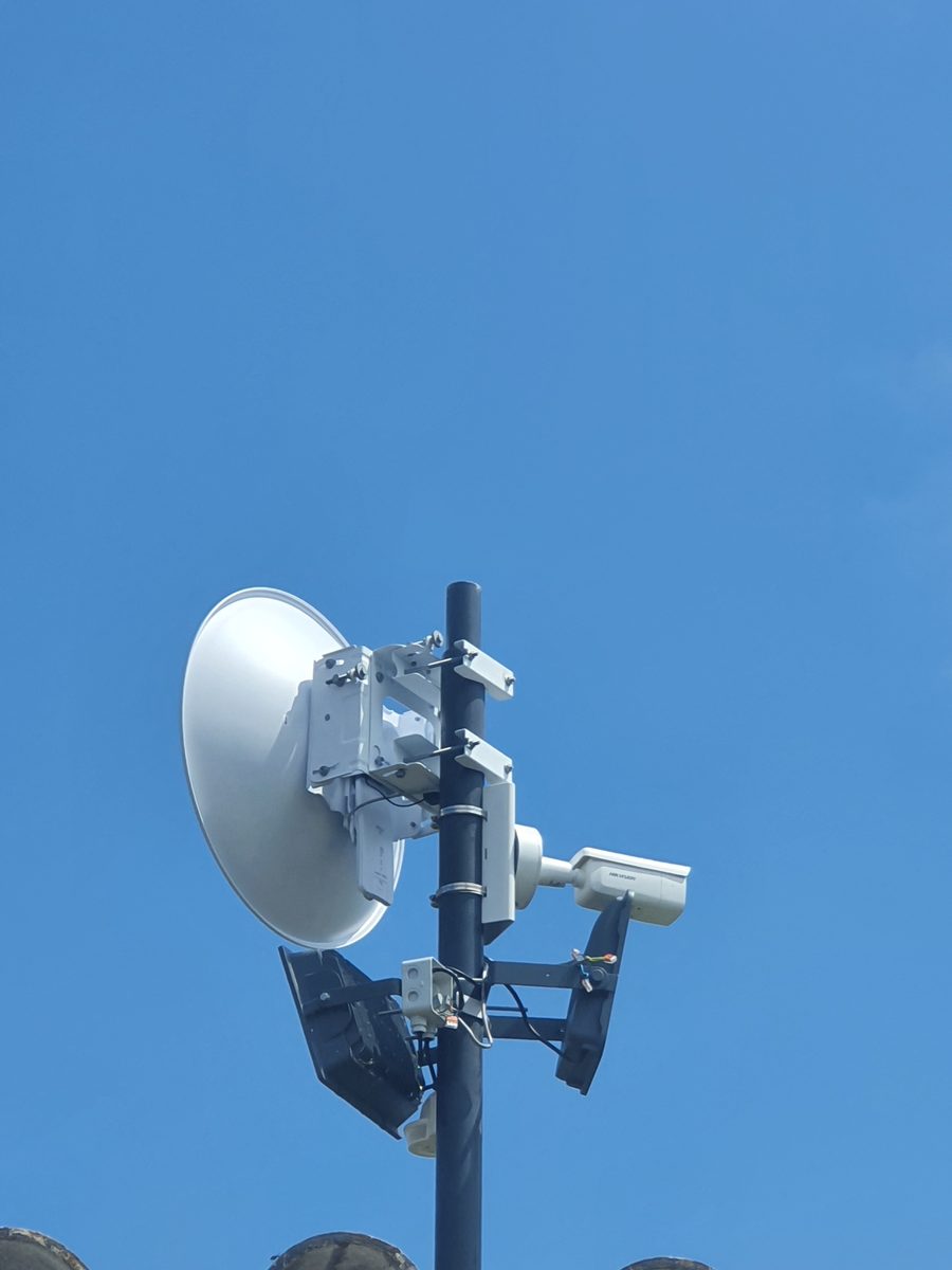 PTP schotel en camera close-up