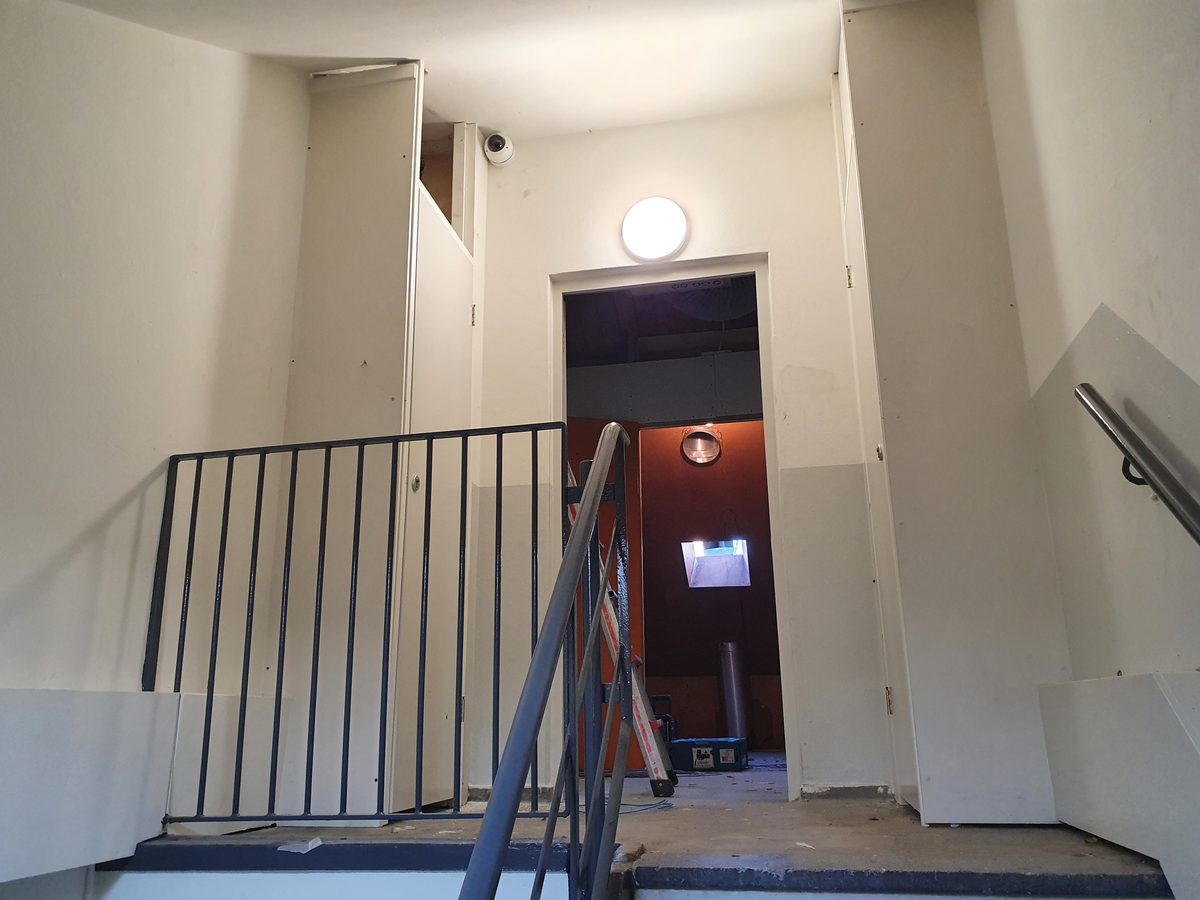 Camera en detectoren in VvE trappenhuis