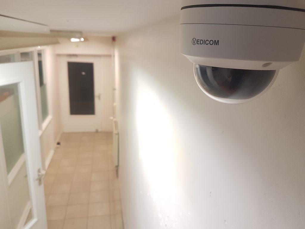 Vedicom camera in gang wooncomplex